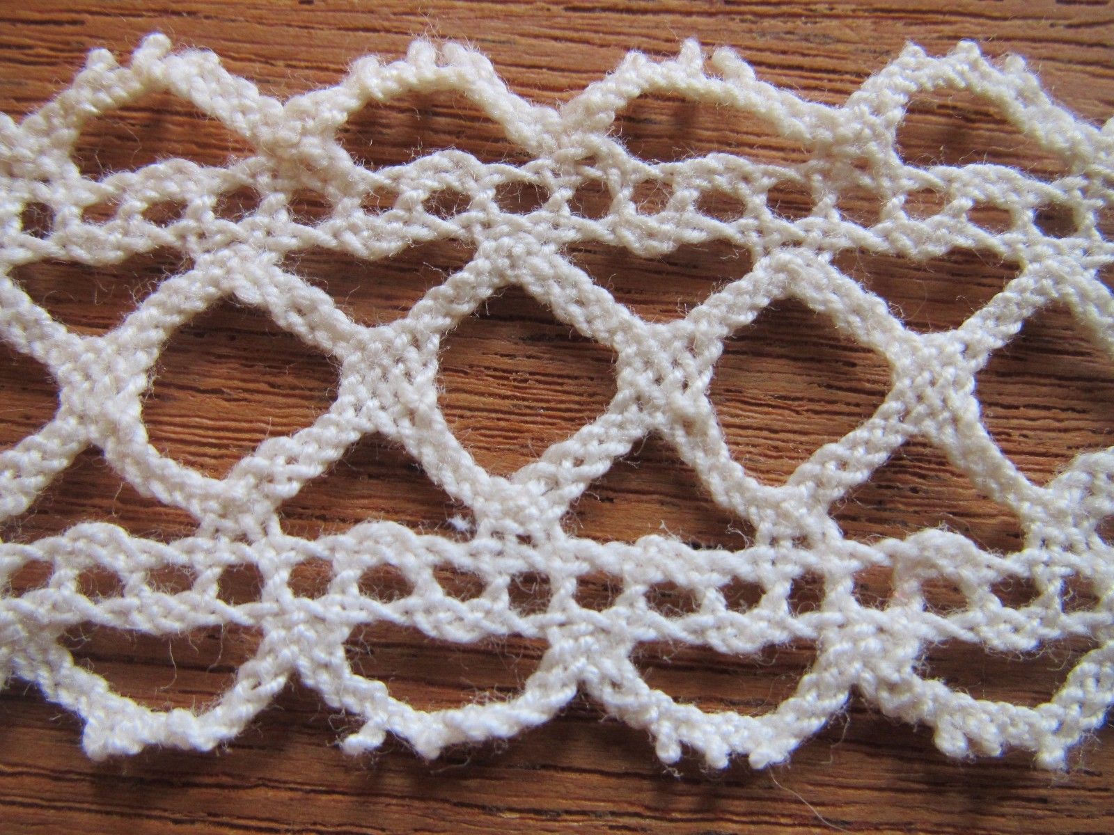 Unused Vintage Lace Trim Handmade Cream 70" x 1" Scallop Edge Pre Owned (LAC-36)