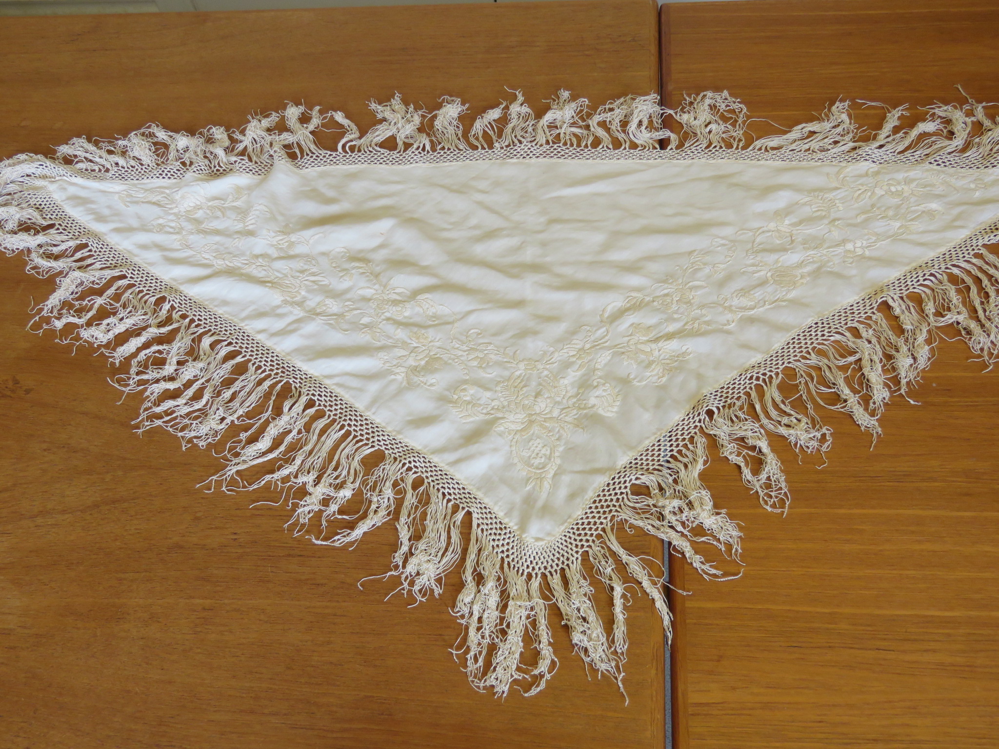 Antique Chinese Canton Embroidery Neck Silk Scarf Fringe Hand Embroidered Cream (LAC-372)