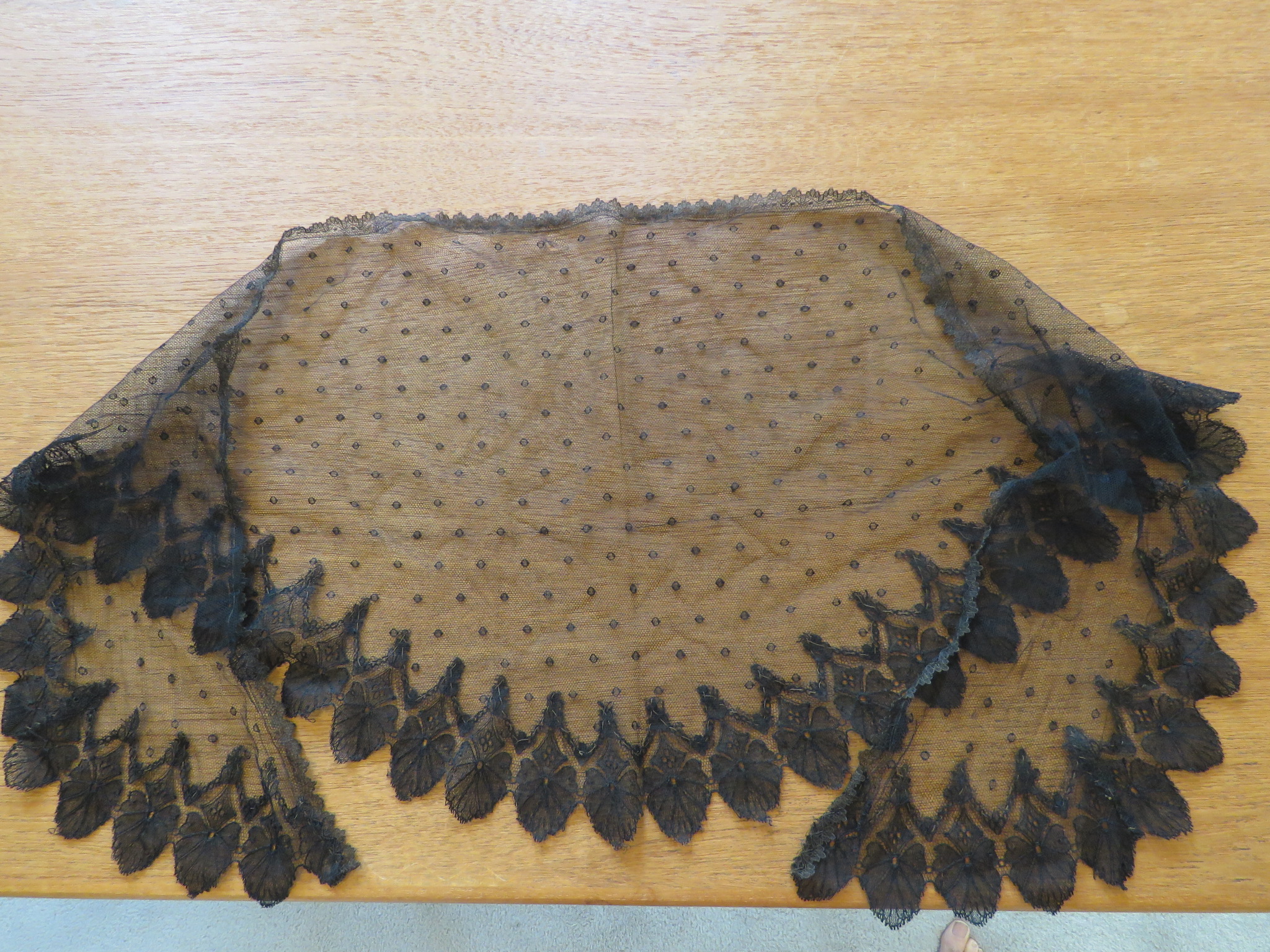 Vintage Black Lace Head Cover Scarf Mourning Church Chantilly French (LAC-374)
