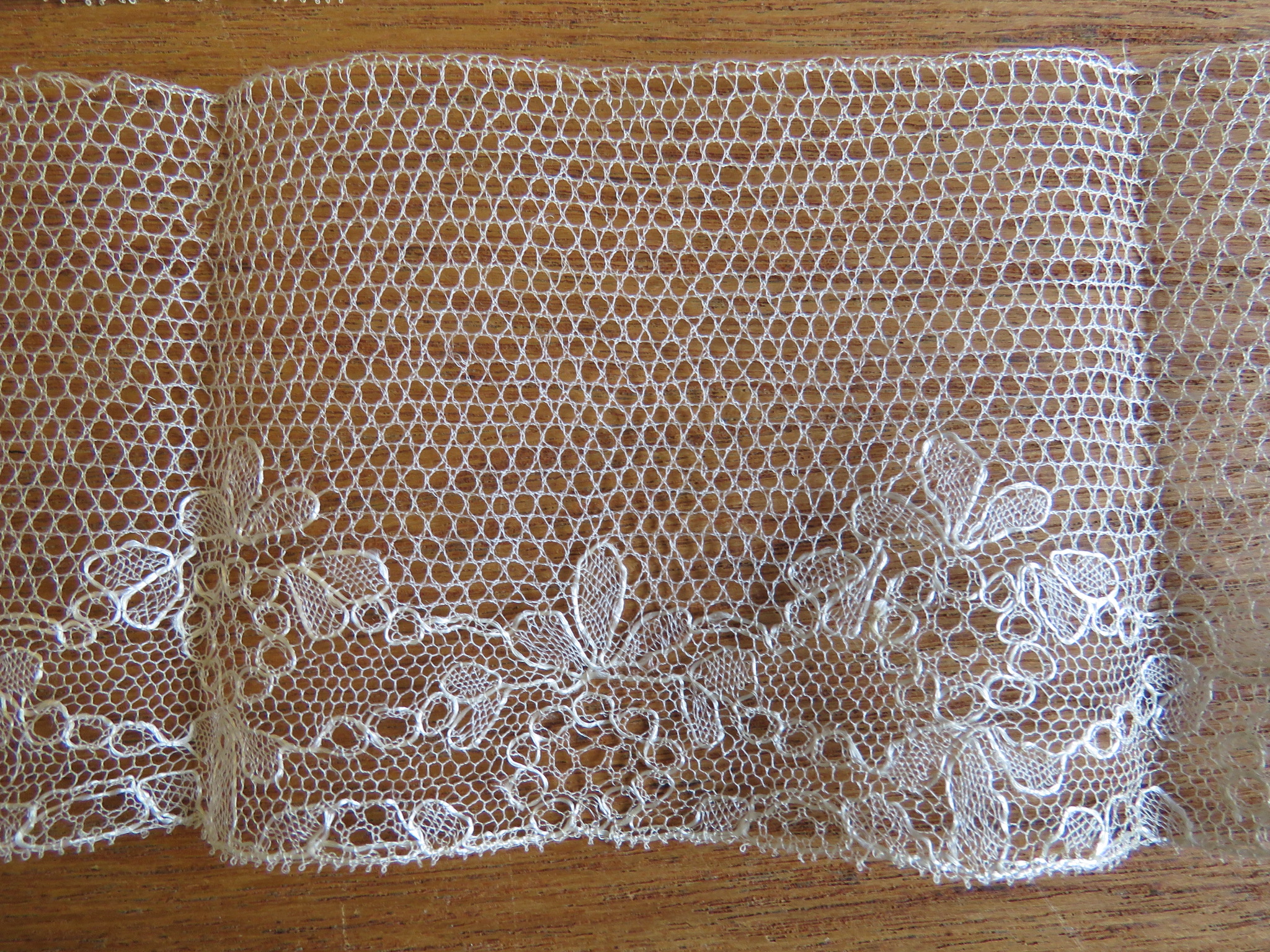 Used Antique Vintage Net Lace Trim Remnant Machine Embroidered Floral Edwardian (LAC-45)
