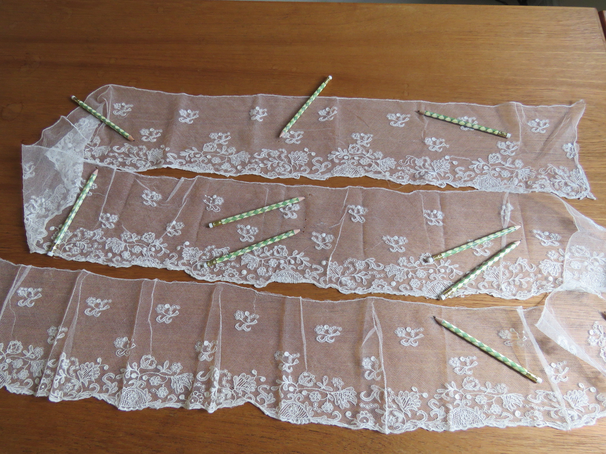 Antique Vintage Net Lace Trim Remnant 3 yards x 6" Machine Embroidered Flowers (LAC-46)