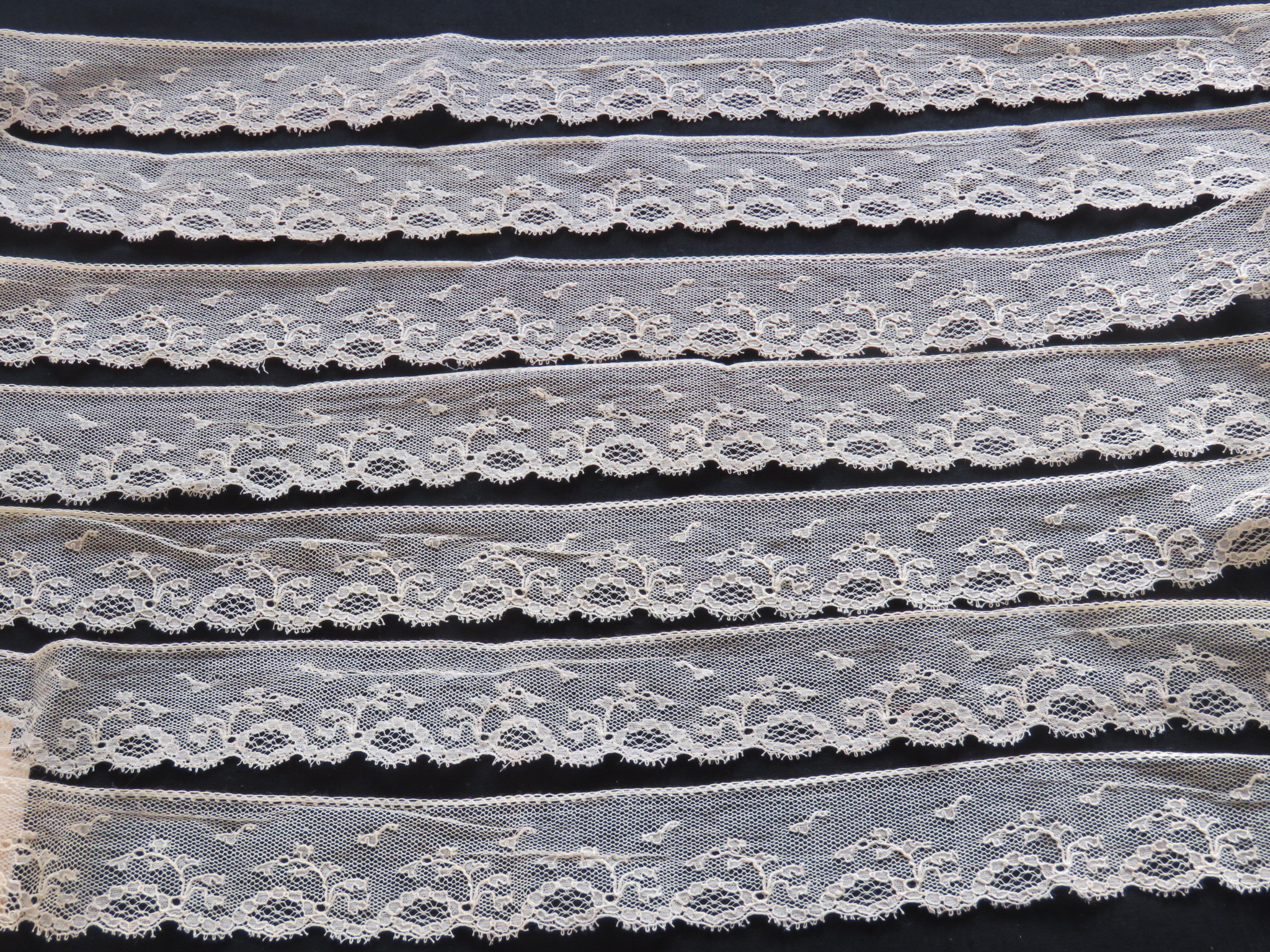 Unused Vintage Lace Trim Machine Needlelace Leaf design 2 yards x 1 1/2" Yellow (LAC-52)