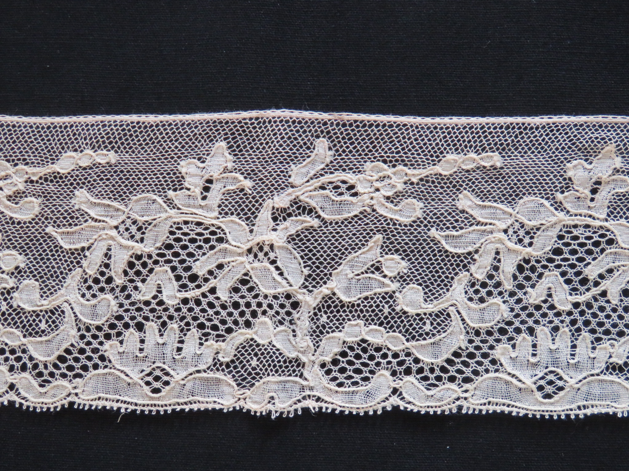 Unused Vintage Lace Trim Machine Needlelace Flower Leaf design 22" x 2 1/2" Yellow (LAC-53)