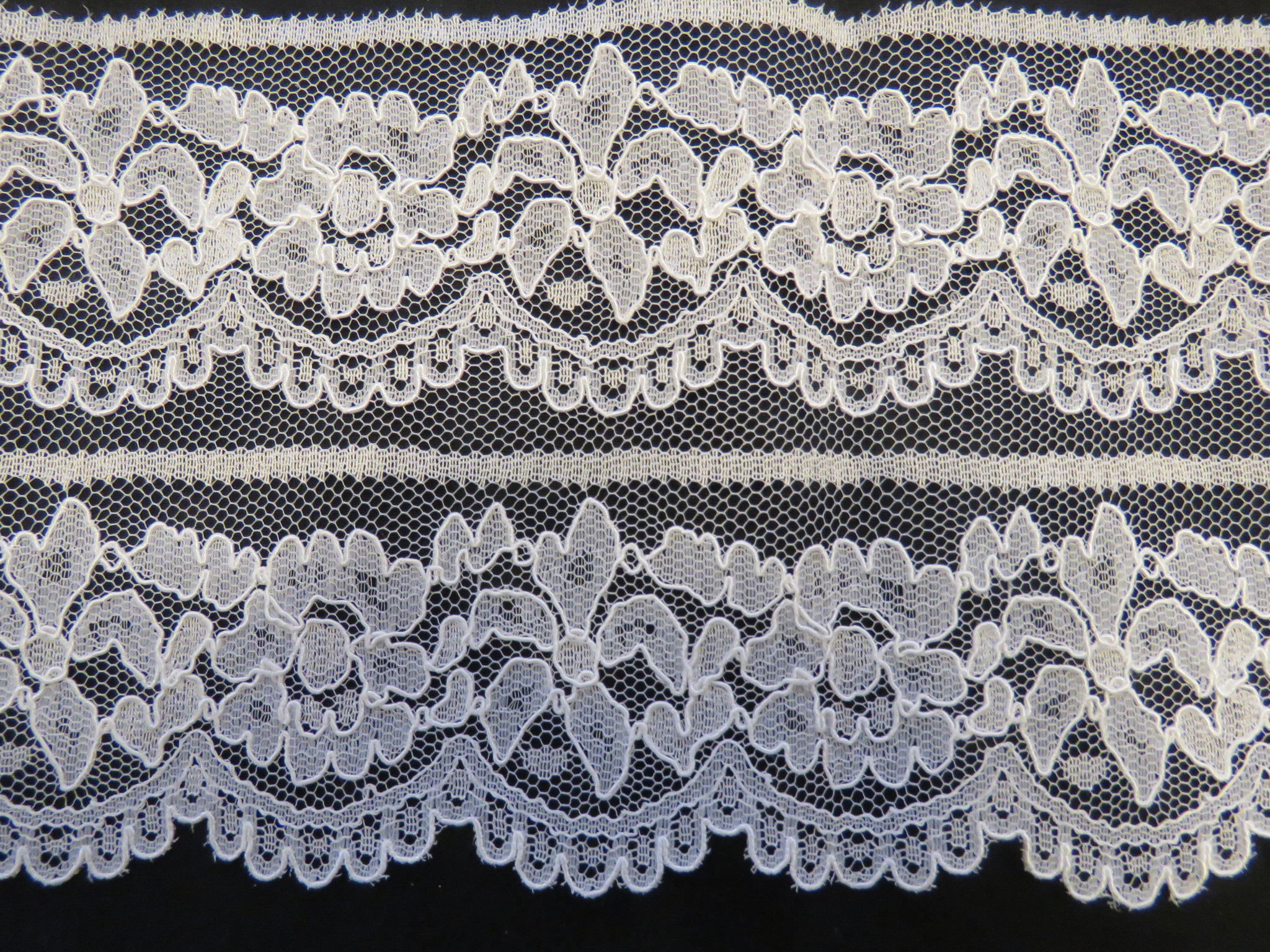Unused Vintage Lace Trim Floral Flower 2 yards x 6 2/8" White Scallop Edge (LAC-56)