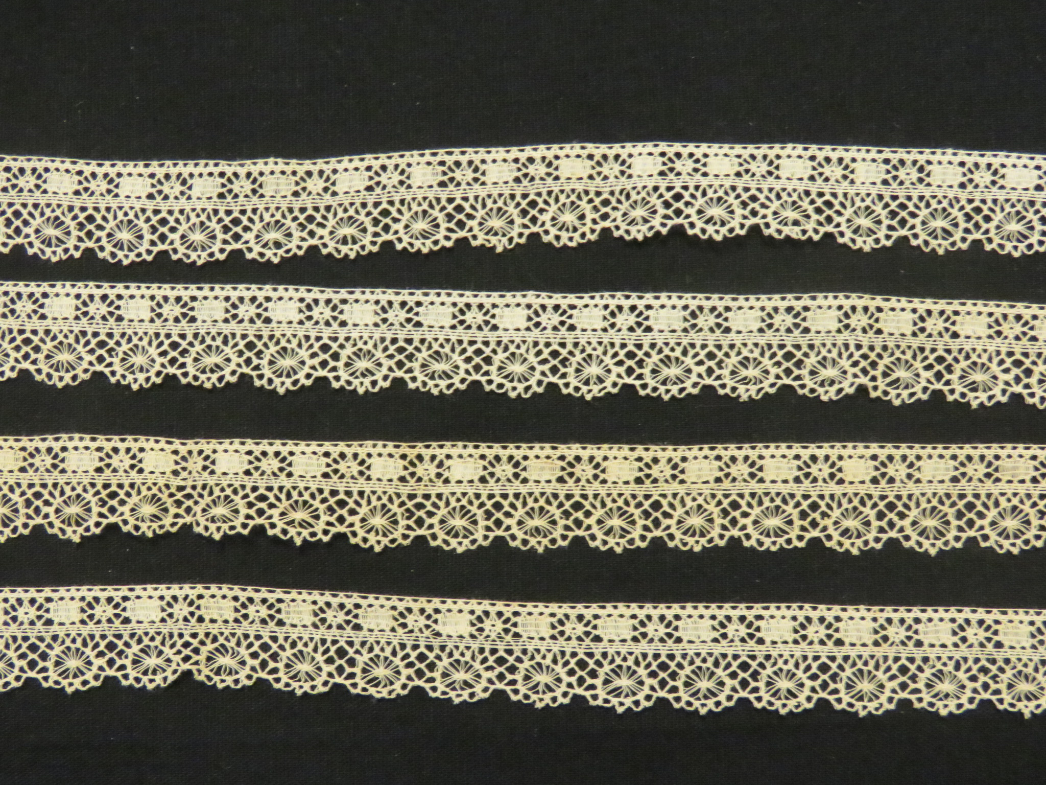 Unused Vintage Lace Trim 5 yards x 1/2" Dolls Bears Lacy Dainty Needlelace Ecru (LAC-65)