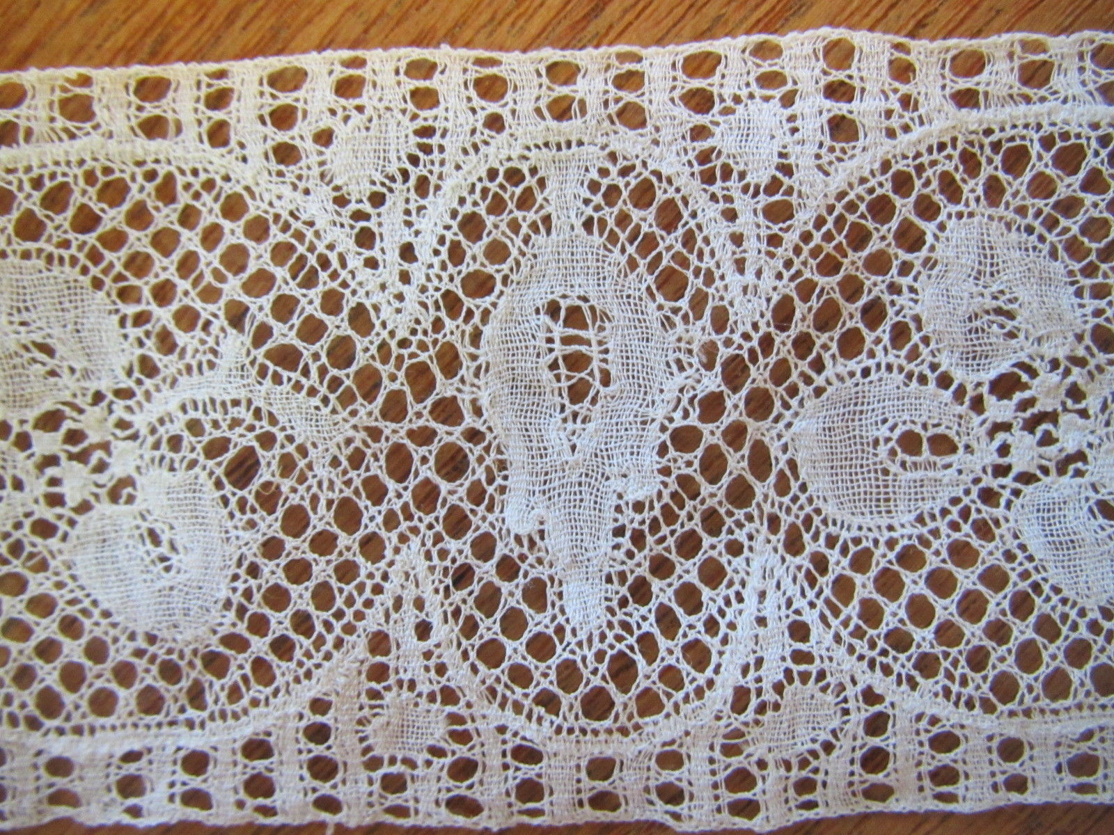 Unused Handmade Antique Bobbin Lace Trim 35" x 1 1/2 Fine Clover Leaf Off White  (LAC-66)