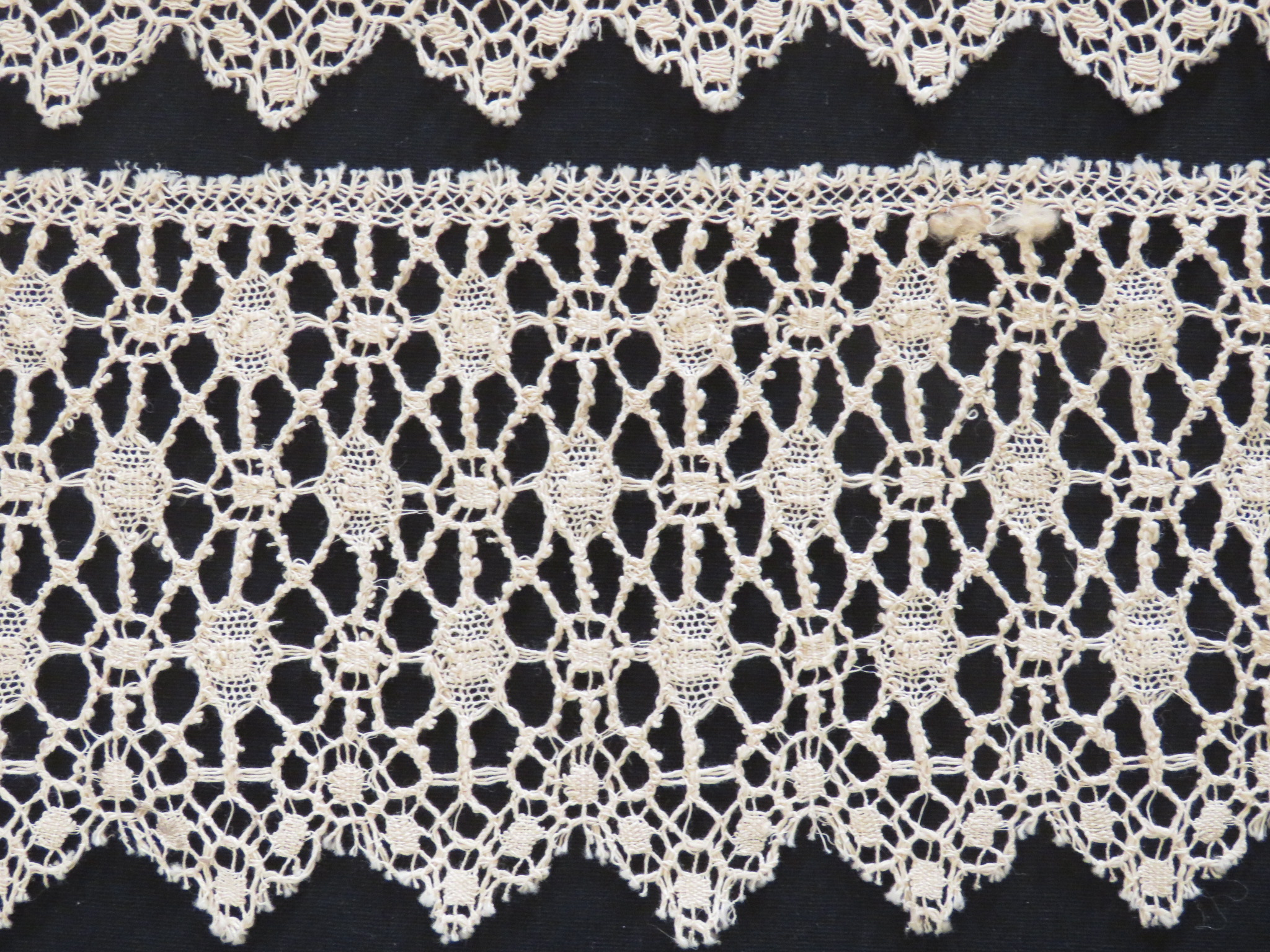 Unused Vintage Lace Trim Ecru Machine Needlelace design 40" x 4"  (LAC-75)