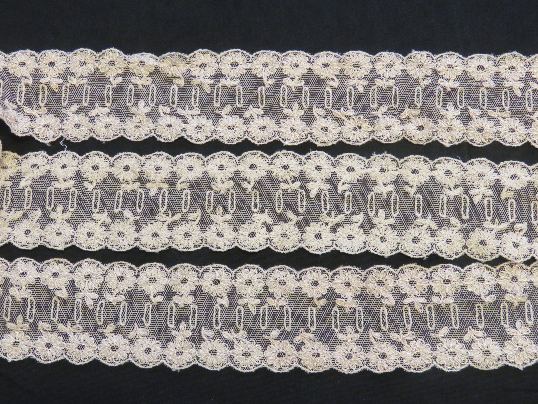 Unused Net Lace Trim 44" x 1 3/4" Flower Scallop Edge  (LAC-78)