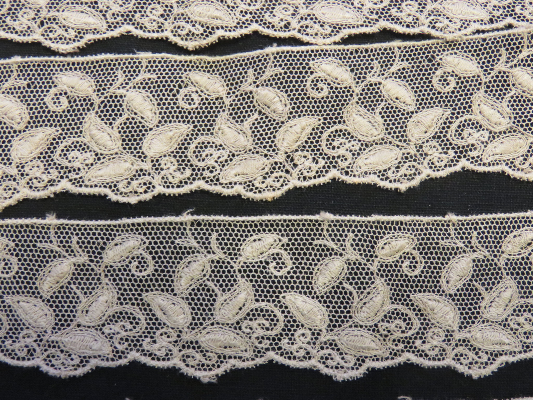 Unused Net Lace Trim 4 yards x 1" Brown Embroidered Leaf Scallop Edge (LAC-79)