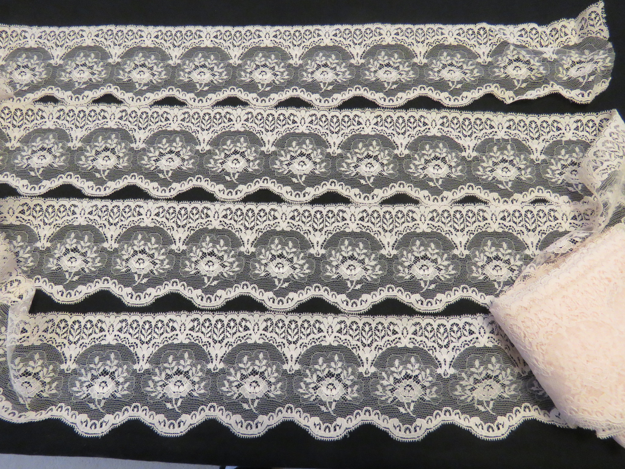 Net Lace Trim Flower Scallop Edge 3 yards x 3 1/2" Unused Pink Picots Edge (LAC-83)