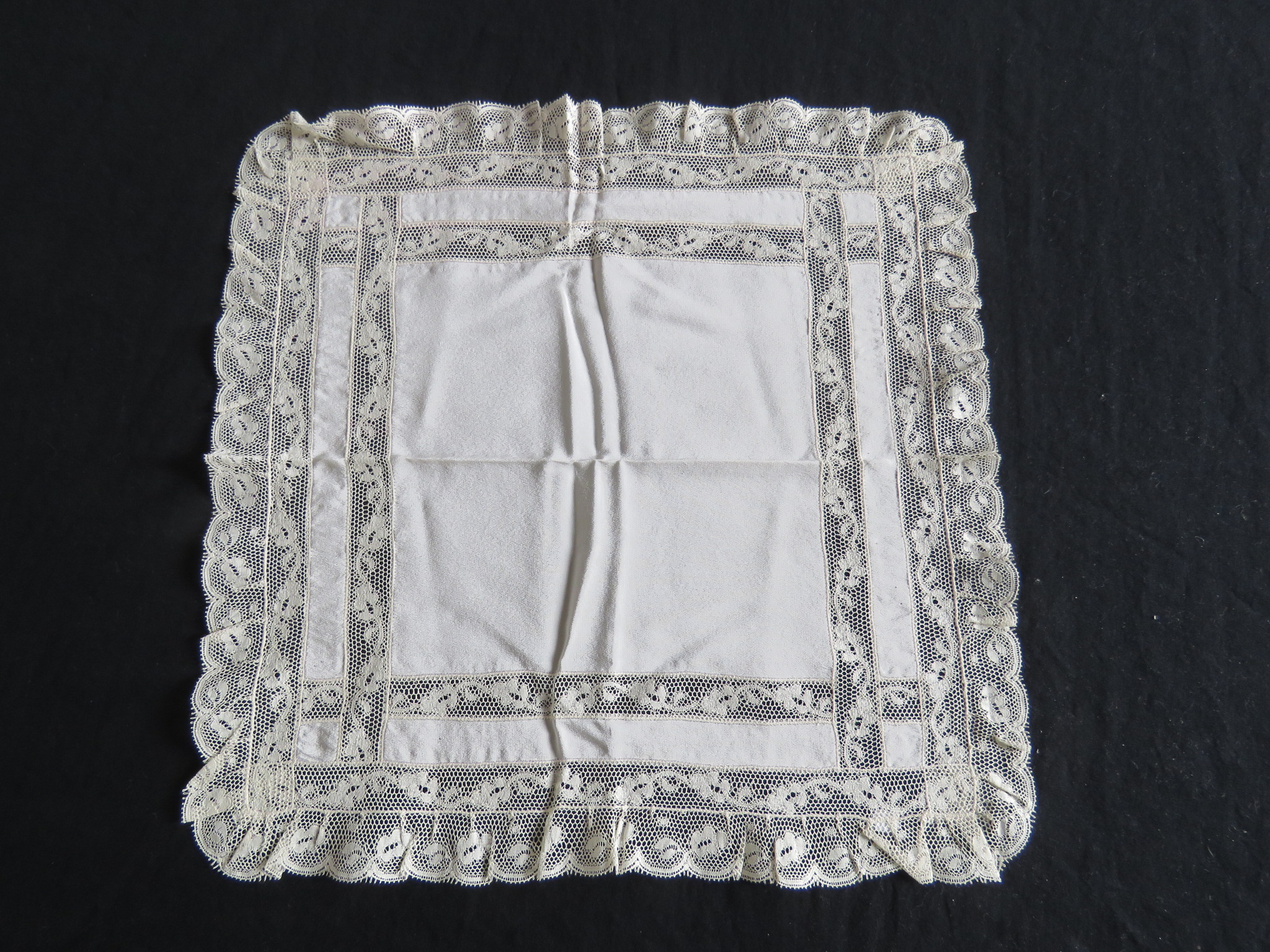 Vintage Ladies Handkerchief Hankie Valenciennes Lace Edging Beige Wedding Bridal (LAC-87)
