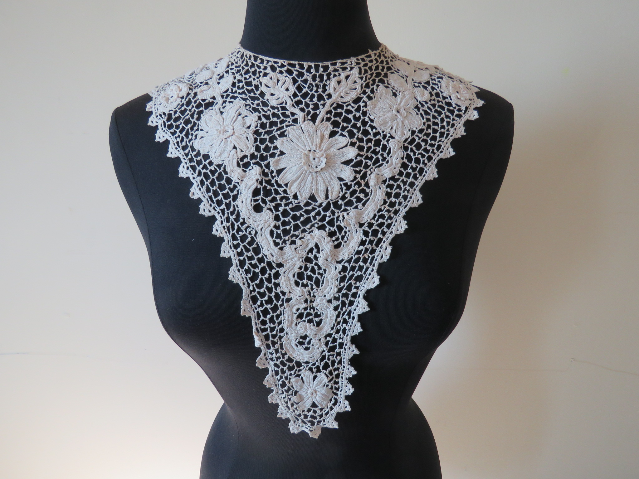 Antique Vintage Irish Crochet Ladies Collar Dress Front Insert Raised Flowers Roses Leaf  (LAC-91)