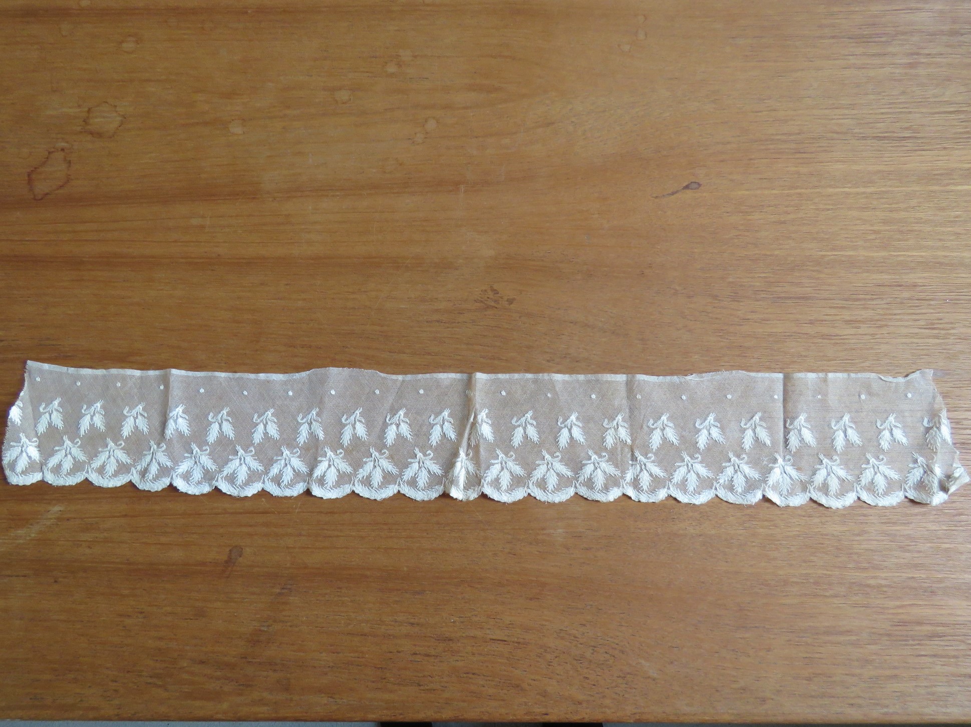Used Antique Vintage Net Lace Trim 29" x 4" Machine Embroidered Leaf Dot Scallop (LAC-95)