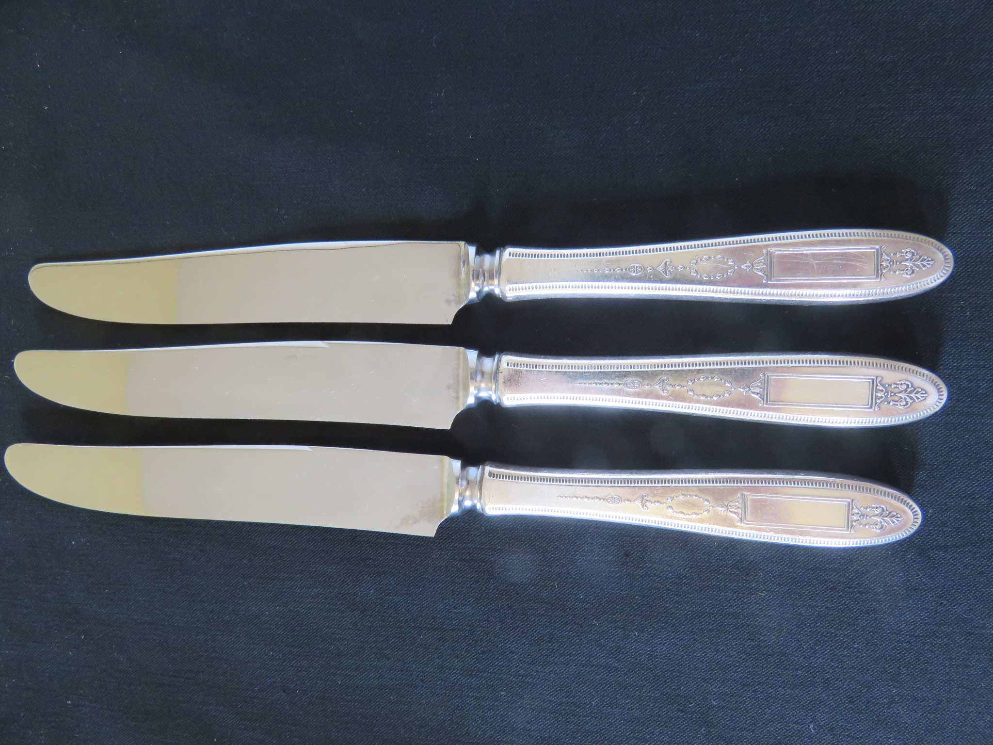 Antique SILVERPLATE knives GROSVENOR Oneida Community 1921 hollow handle knife Set of 3   (SIL-319)